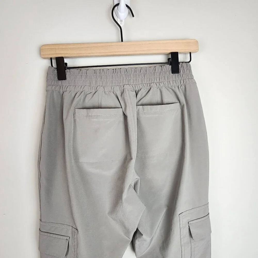 Athleta size 0 lightweight  cargo pants Chelsea gray woman / teen girl